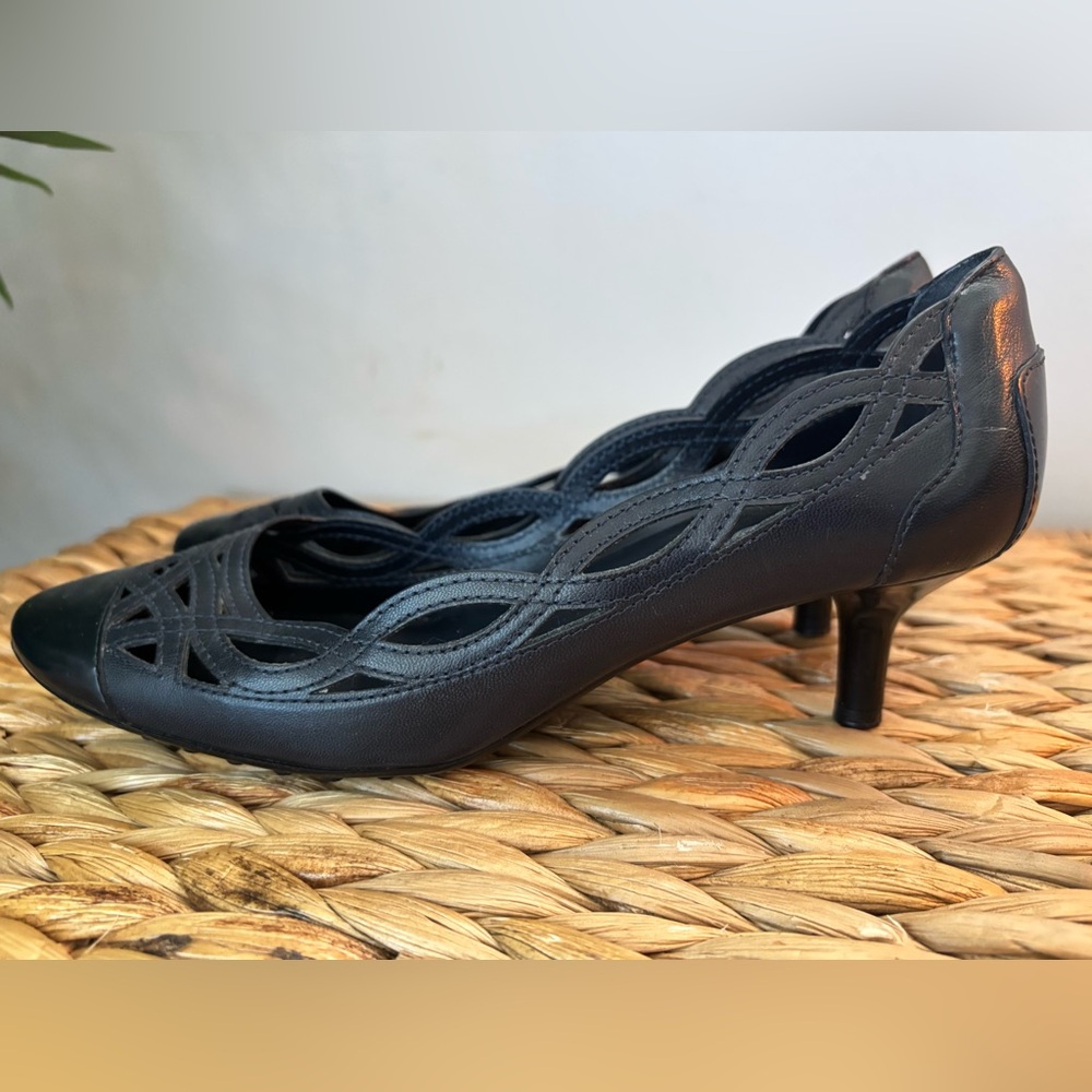 Tod's Navy Cutout Women's Heels - Picture 10 of 16